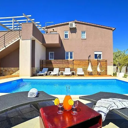 Cozy And Beautiful House In Pula