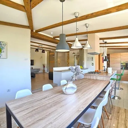 Cozy And Beautiful House In Appartement