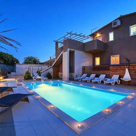 Cozy And Beautiful House In * Pula