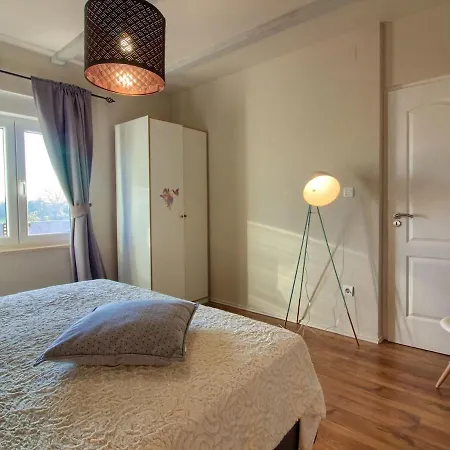 Cozy And Beautiful House In Pula