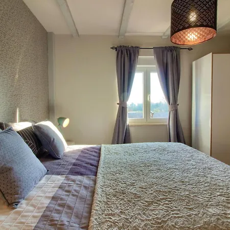 Cozy And Beautiful House In Apartamento Pula